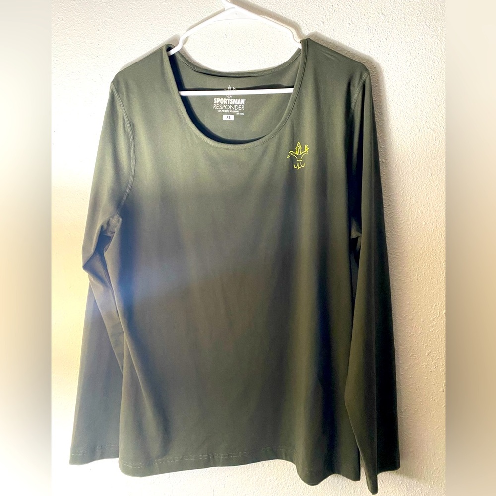 Women’s long sleeve tee sz XL. Nice stretchy material. NWOT. Olive green